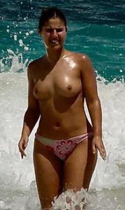 Amateurs: topless beach. part 6.  38/47