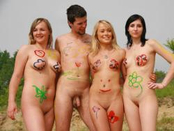 Amateur nudists and theirs beach body painting(50 pics)