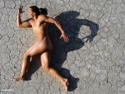 Nude sports exercising (39 pics)