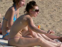Spying on topless russian beach hottie(30 pics)