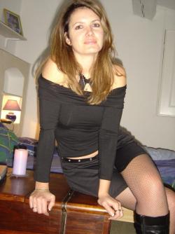 Posing milf  5/42