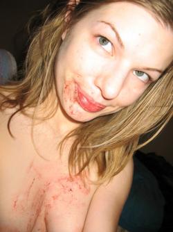 Amateur teen fingering her bloody pussy(24 pics)