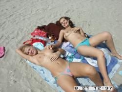 Beach amateurs topless - young girls no.09 (44 pics)