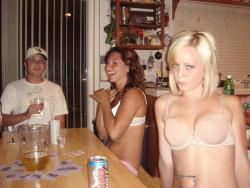 Amateurs girl playing strip poker no.01  40/48