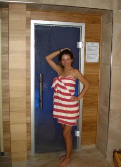 Sexy polish girl in sauna(8 pics)