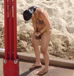 Beach shower - (intimate cunt rubbing) (6 pics)