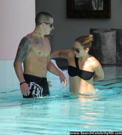 Jennifer lopez - bikini candids in miami - celebrity 8/9