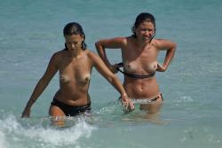 Sexy beach girls - topless - 45 28/35