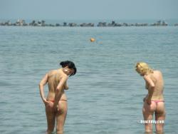 Topless girls on the beach - 195 11/46